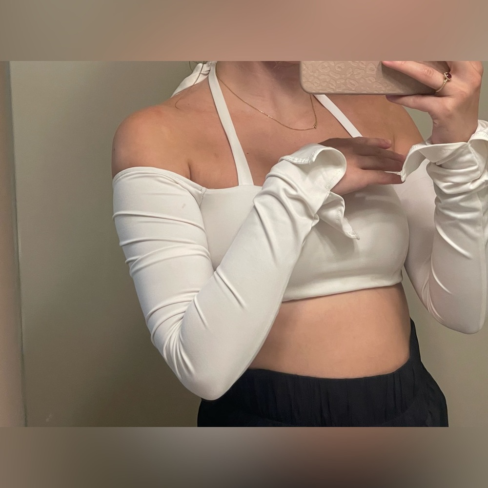 WHITE EDIKTED TOP